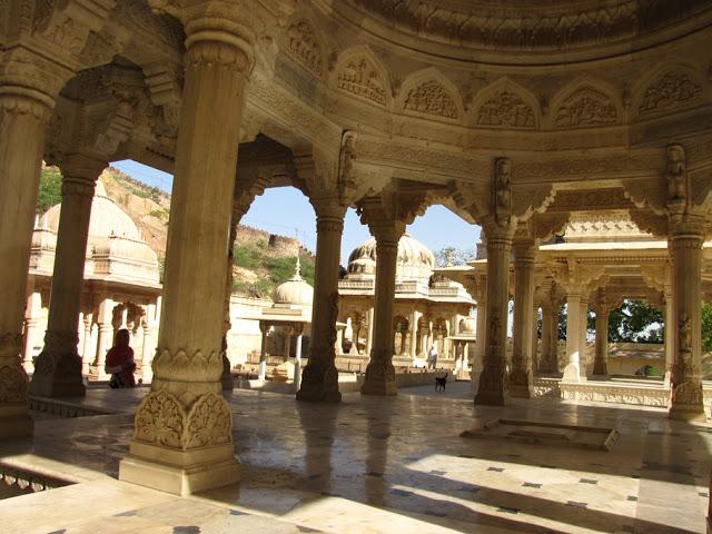 India - Jaipur - Gatore ki Chhatriyan