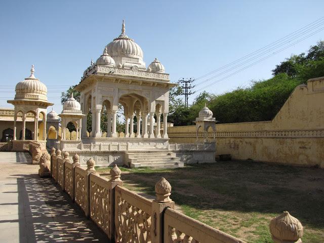 India - Jaipur - Gatore ki Chhatriyan