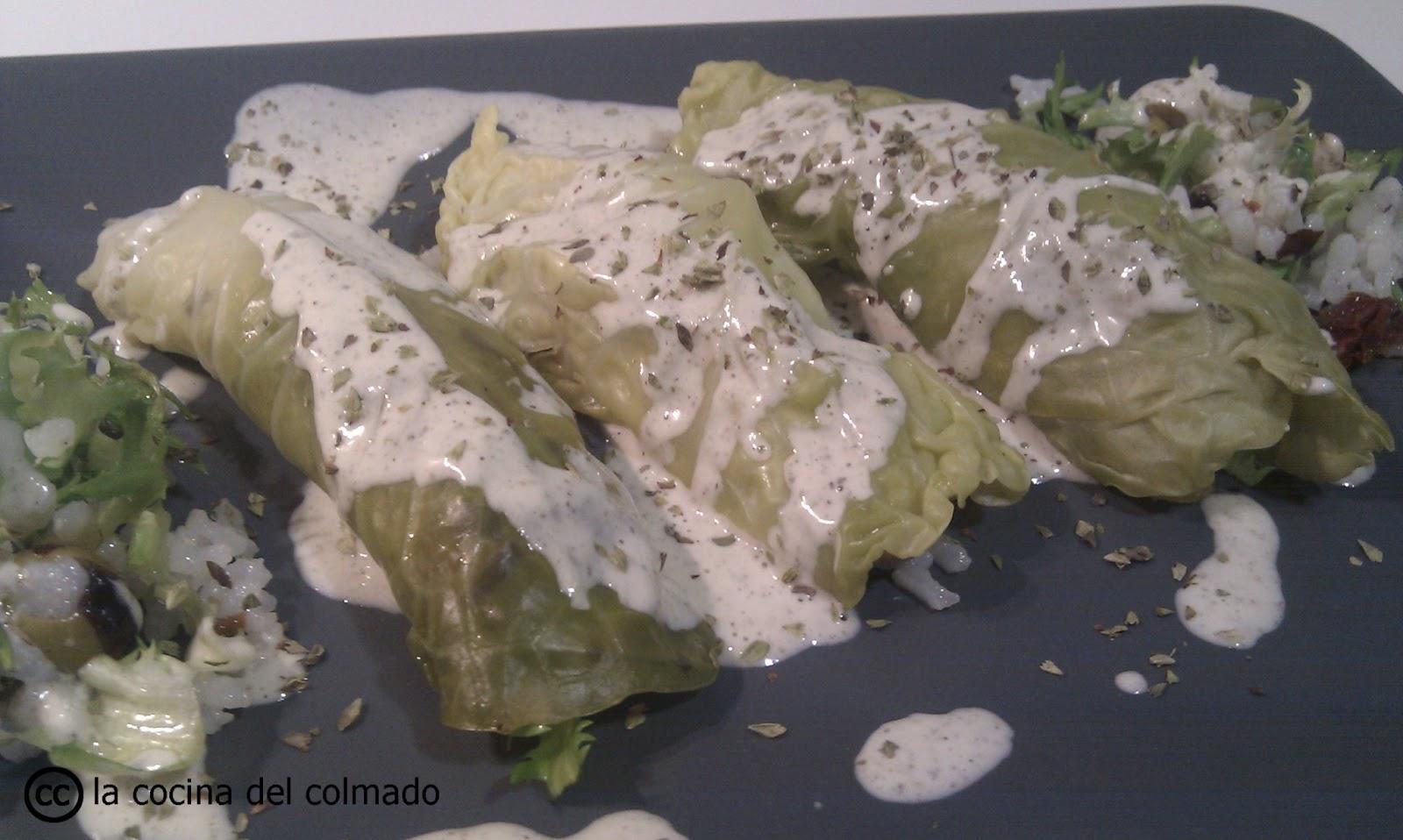 Rollitos de repollo con vinagreta de tahini