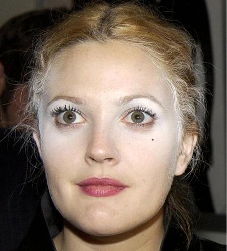 Famosas con iluminador mal colocado