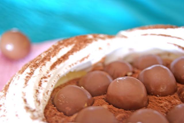 Nidos de merengue con maltesers