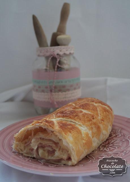 Rollo de hojaldre con jamón y queso