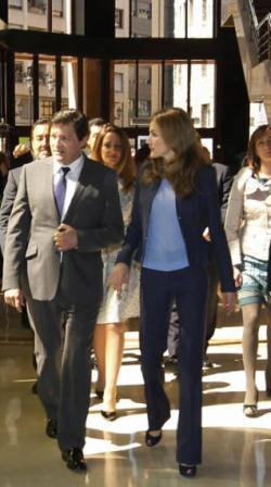 Letizia repite traje de Hugo Boss  en un acto de la ONCE en Oviedo