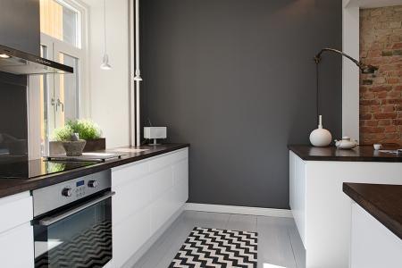 La cama en un nicho en el salón decoración pisos una habitación decoración pisos pequeños decoración ligera minimalista decoración en blanco y gris lineas rectas decoracion diseño interiores decoración diseño de interiores nórdico decoración cocinas blancas modernas blog decoración nórdica