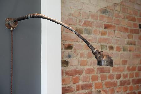 La cama en un nicho en el salón decoración pisos una habitación decoración pisos pequeños decoración ligera minimalista decoración en blanco y gris lineas rectas decoracion diseño interiores decoración diseño de interiores nórdico decoración cocinas blancas modernas blog decoración nórdica