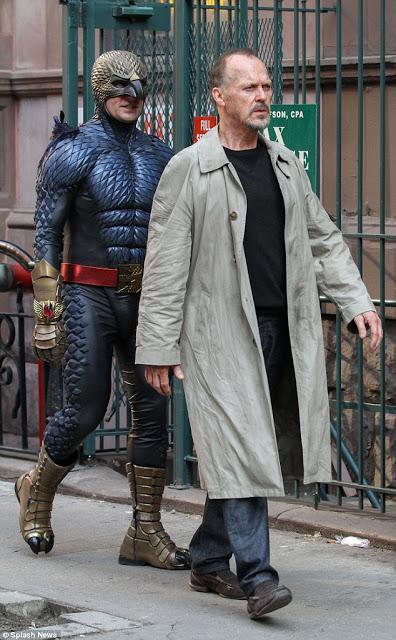 A Michael Keaton le persigue su pasado como superhéroe