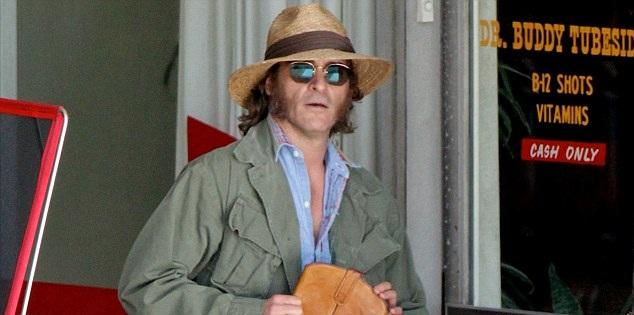 El extraño look de Joaquin Phoenix en 'Inherent Vice'