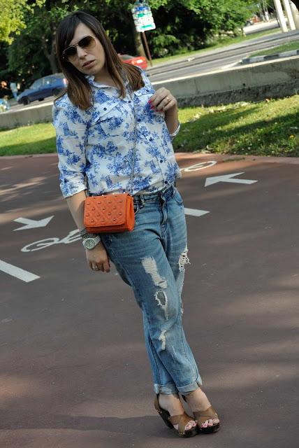 TOILE DE JOUY SHIRT.-