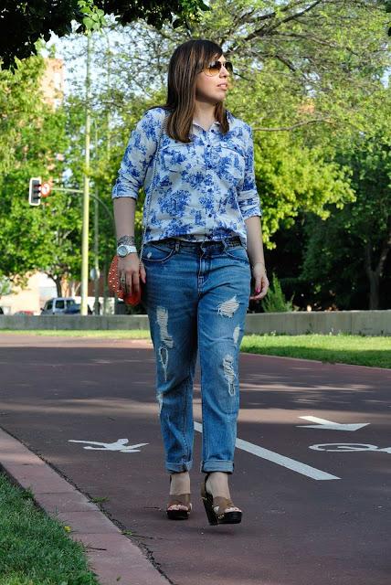 TOILE DE JOUY SHIRT.-