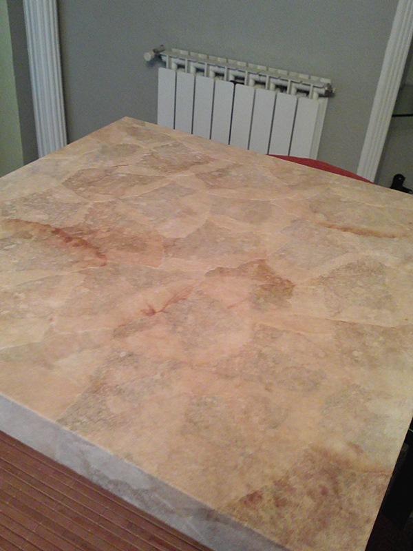 DIY: Cómo forrar una mesa lack de Ikea con filtros de café, por fadec27