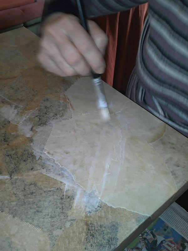 DIY: Cómo forrar una mesa lack de Ikea con filtros de café, por fadec27