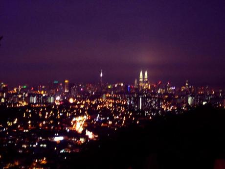 Kuala Lumpur desde lo alto de noche
