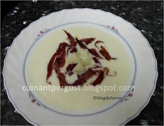 Sopa fría de melón con virutas de jamón ibérico