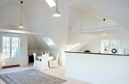 salones y comedores nórdicos panelado de madera blanco estilo nórdico decoración interiores nórdico decoración escandinava decoración de verano en blanco casas de vacaciones en países nórdicos casas con vistas al mar decoración blog decoración nórdica 