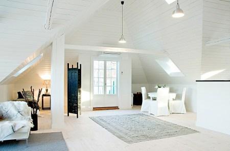 salones y comedores nórdicos panelado de madera blanco estilo nórdico decoración interiores nórdico decoración escandinava decoración de verano en blanco casas de vacaciones en países nórdicos casas con vistas al mar decoración blog decoración nórdica 