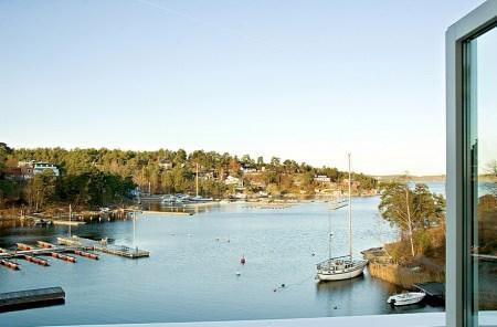 salones y comedores nórdicos panelado de madera blanco estilo nórdico decoración interiores nórdico decoración escandinava decoración de verano en blanco casas de vacaciones en países nórdicos casas con vistas al mar decoración blog decoración nórdica 