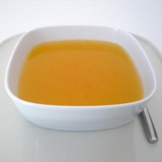 Caldo de pollo y verduras