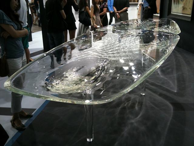 diseño_actualidad-liquid-glacial-table-by-zaha-hadid-tres_studio-top_blog_deco-blog_arquitectura_interiorismo_decoracion_valencia-proyectos_arquitectura_valencia