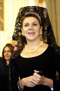 cospedal_con_teja_y_mantilla