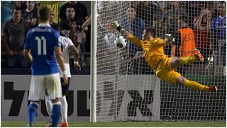 Inglaterra se duerme mientras Insigne resuelve