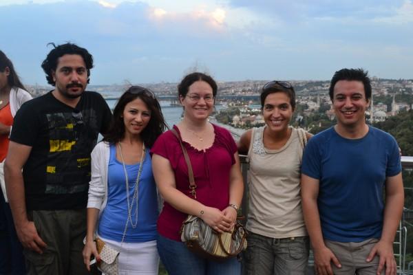 Yilmaz y su grupo de amigos en el mirador de Pierre Loti, Estambul
