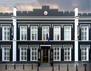 2 ¿Una Cárcel o un Hotel de lujo?
