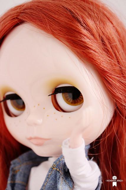 Emily se rodea de juguetes