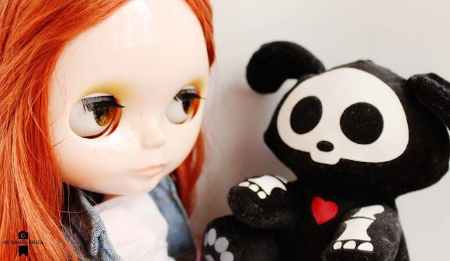 Emily se rodea de juguetes