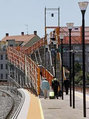 La pasarela complica el acceso al ferrocarril a las personas con movilidad reducida en Vilagarcía de Arousa