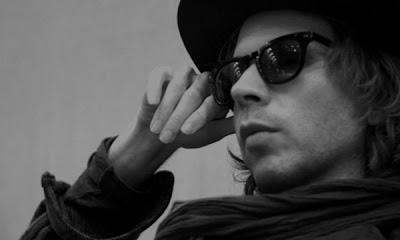 BECK Estrena Canción