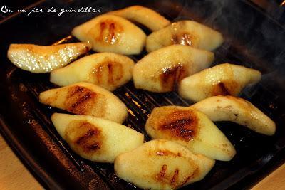Peras a la plancha con salsa de toffee