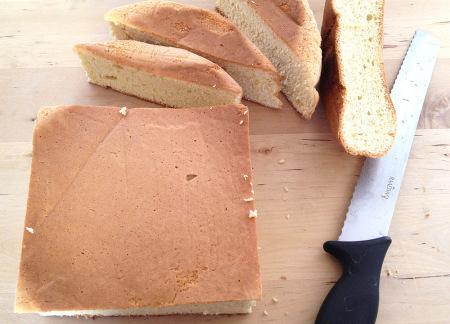 tarta de vainilla bizcocho genovés recetas fáciles y rápidas de postres recetas delikatissen fotografía decoración estilismo de postres decoración de tartas sencilla cobertura de chocolate receta fácil blog de repostería fácil y rápida 