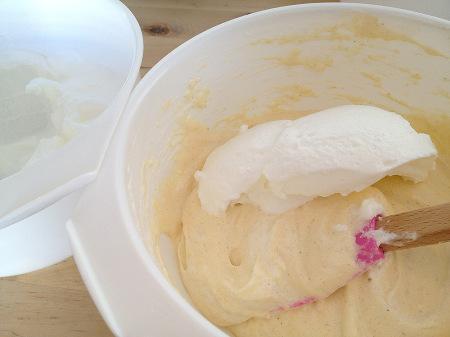 tarta de vainilla bizcocho genovés recetas fáciles y rápidas de postres recetas delikatissen fotografía decoración estilismo de postres decoración de tartas sencilla cobertura de chocolate receta fácil blog de repostería fácil y rápida 