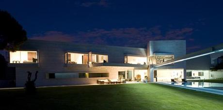 Selección de imágenes de la primera vivienda diseñada por A-cero