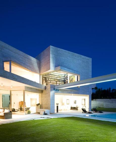 Selección de imágenes de la primera vivienda diseñada por A-cero