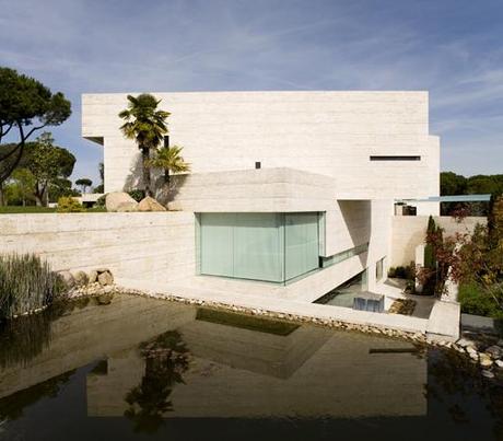 Selección de imágenes de la primera vivienda diseñada por A-cero