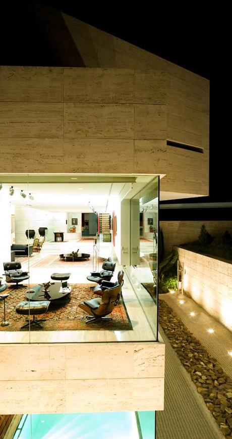 Selección de imágenes de la primera vivienda diseñada por A-cero