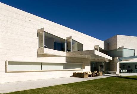 Selección de imágenes de la primera vivienda diseñada por A-cero