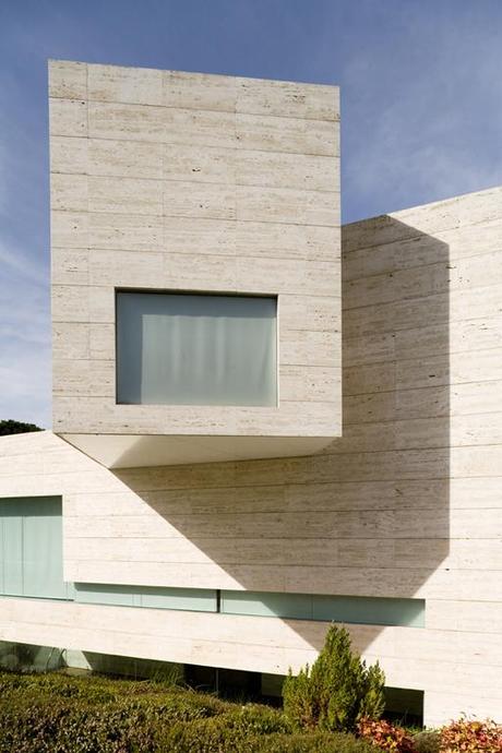 Selección de imágenes de la primera vivienda diseñada por A-cero