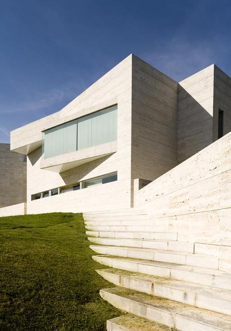 Selección de imágenes de la primera vivienda diseñada por A-cero