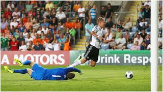 Leroy Fer rescata a una Holanda que acabó sufriendo ante la Mannschaft