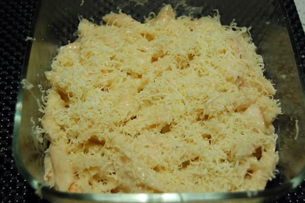 Macarrones con gambas gratinados al horno. Una receta fácil y rica