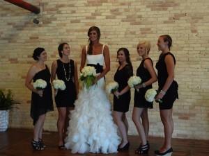 Esta es la fotografía real de la boda, aqui la estatura de la novia no se ve tan exagerada
