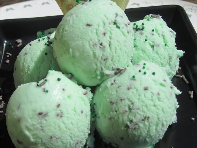 Helado de menta y chocolate
