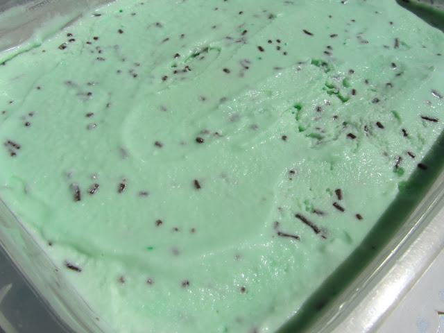 Helado de menta y chocolate