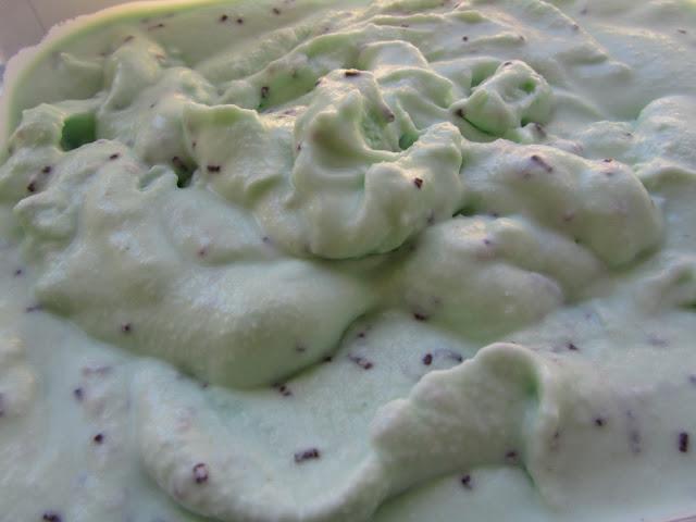 Helado de menta y chocolate