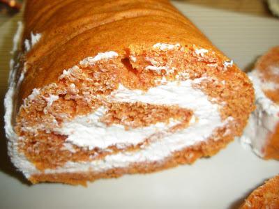 Tronco de Piquillos con Crema de Queso y Langostinos