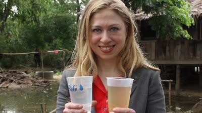 Chelsea Clinton entregó en Myanmar el 6 mil millonésimo litro del programa de Agua Limpia de Procter & Gamble