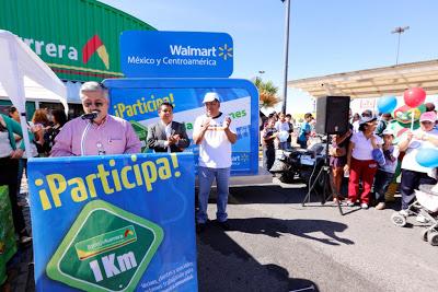 Pintan dos escuelas públicas en Pachuca más de 500 voluntarios y clientes de Bodega Aurrera