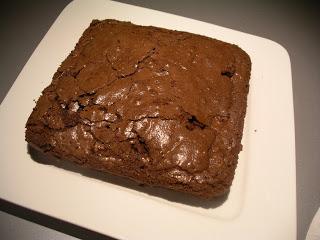CLASICO BROWNIE DE CHOCOLATE CON NUECES